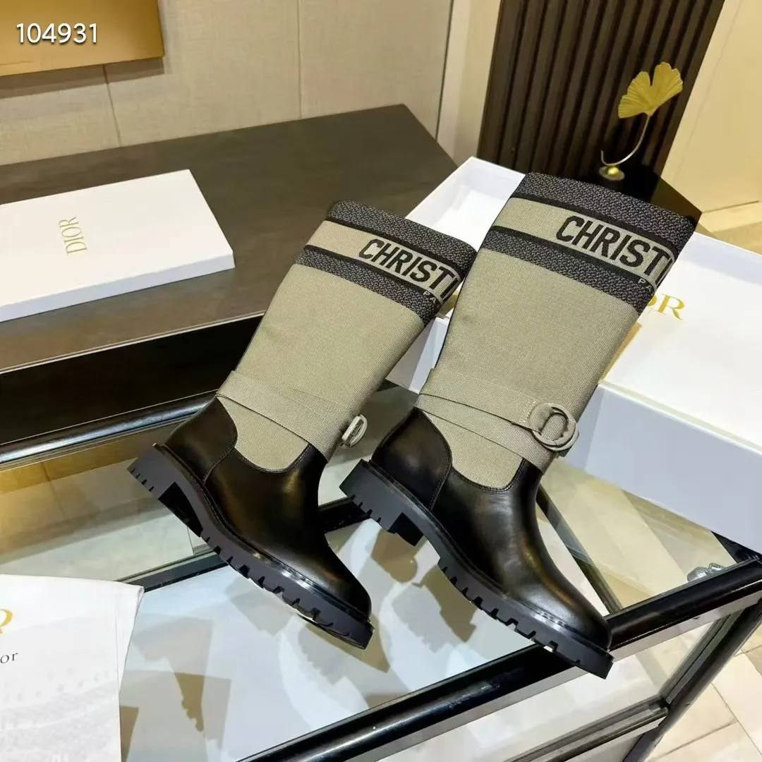👟👟Ex-factory price 560👟👟 Dior color-blocking new boots for autumn and winter, the latest electric embroidery color-blocking letter logo for autumn and winter, round-toe high-top knight boots for women, Material: first-layer cowhide stitched with electric embroidery fabric, sheepskin lining for feet, original molded TPU outsole Size: 35-40 yards